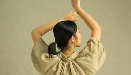 j9九游真人游戏第一品牌登录入口首进草地赛四强！郑钦文6-2、6-4拉杜卡努，进WTA伦敦站半决赛