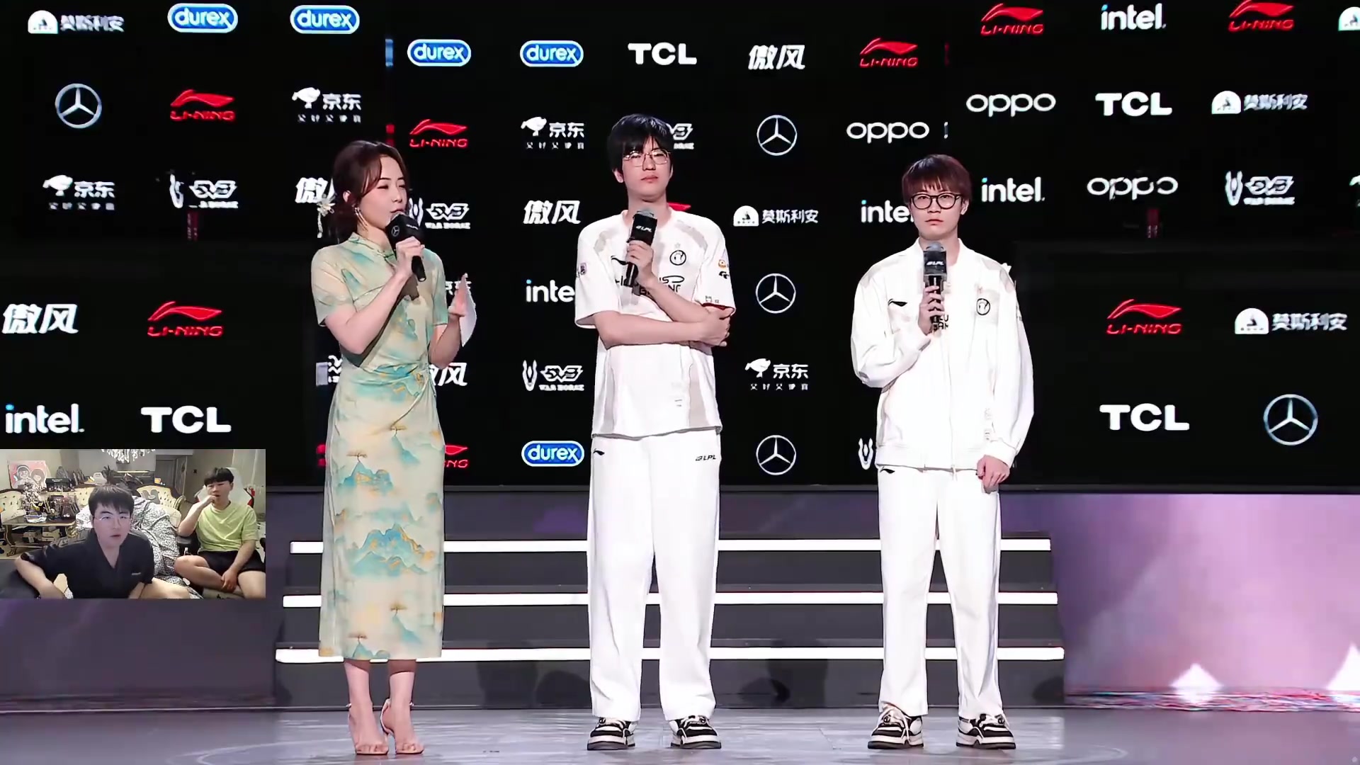 j9九游会官方登录姿态看现场观众冒充姿态同意IG3:0WE瞬间红透了：给他发200！